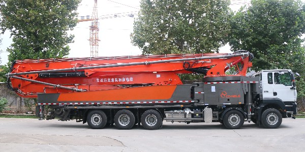 科尼樂70米長臂架泵車，泵送能力強(qiáng)不易堵管
