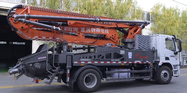 泵車用于混凝土的輸送，除此以外的用途都是危險(xiǎn)的