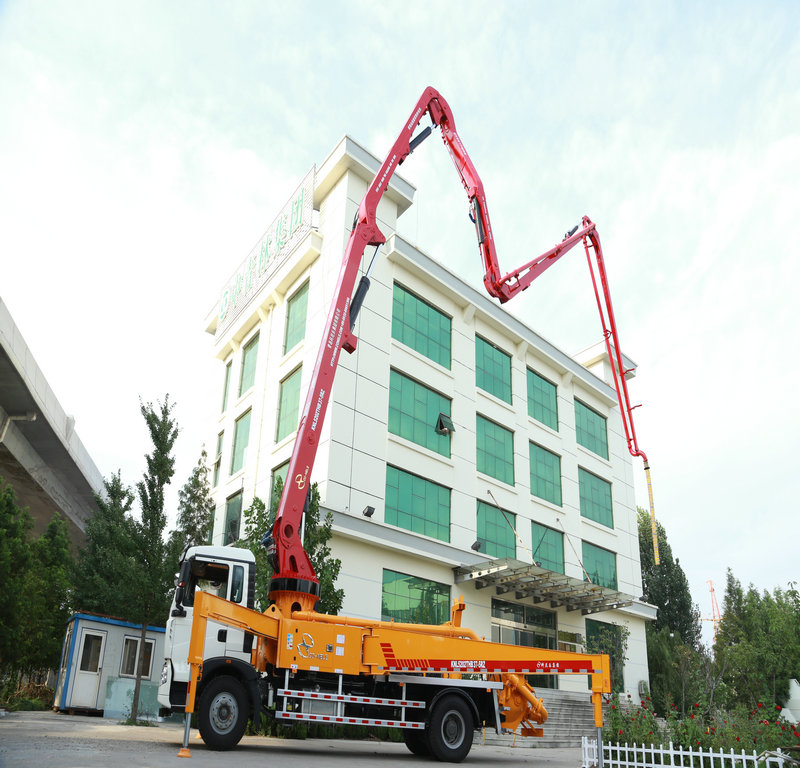 小型混凝土泵車，小泵車，天泵