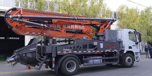 當(dāng)你考慮32米小泵車時(shí)，有哪些點(diǎn)是在選擇時(shí)要注意的呢？