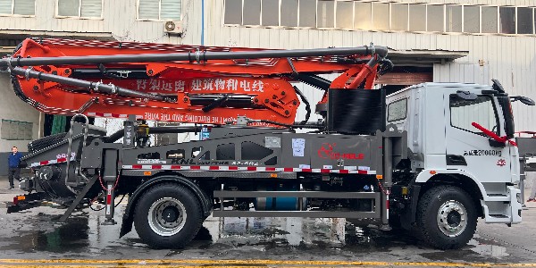 隨著32米短臂架泵車成為農(nóng)村關(guān)注焦點(diǎn)，要如何選擇泵車