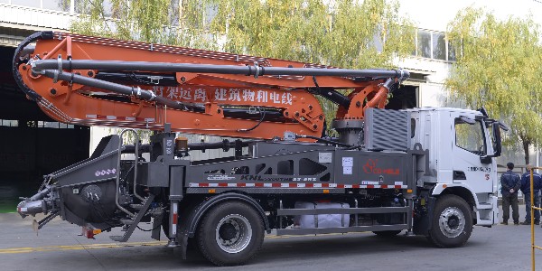 32米泵車在操作臂架之前要注意哪些？